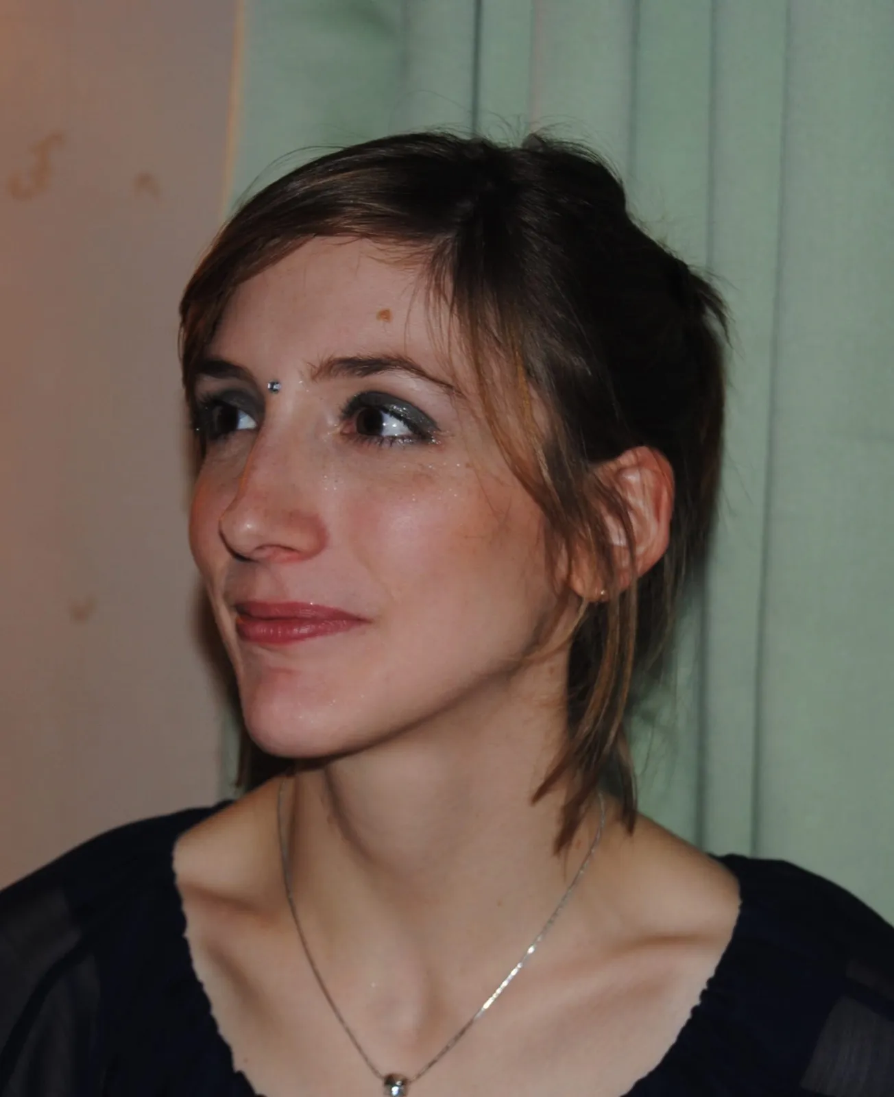 Portrait de trois quarts de Vanessa Noizet.